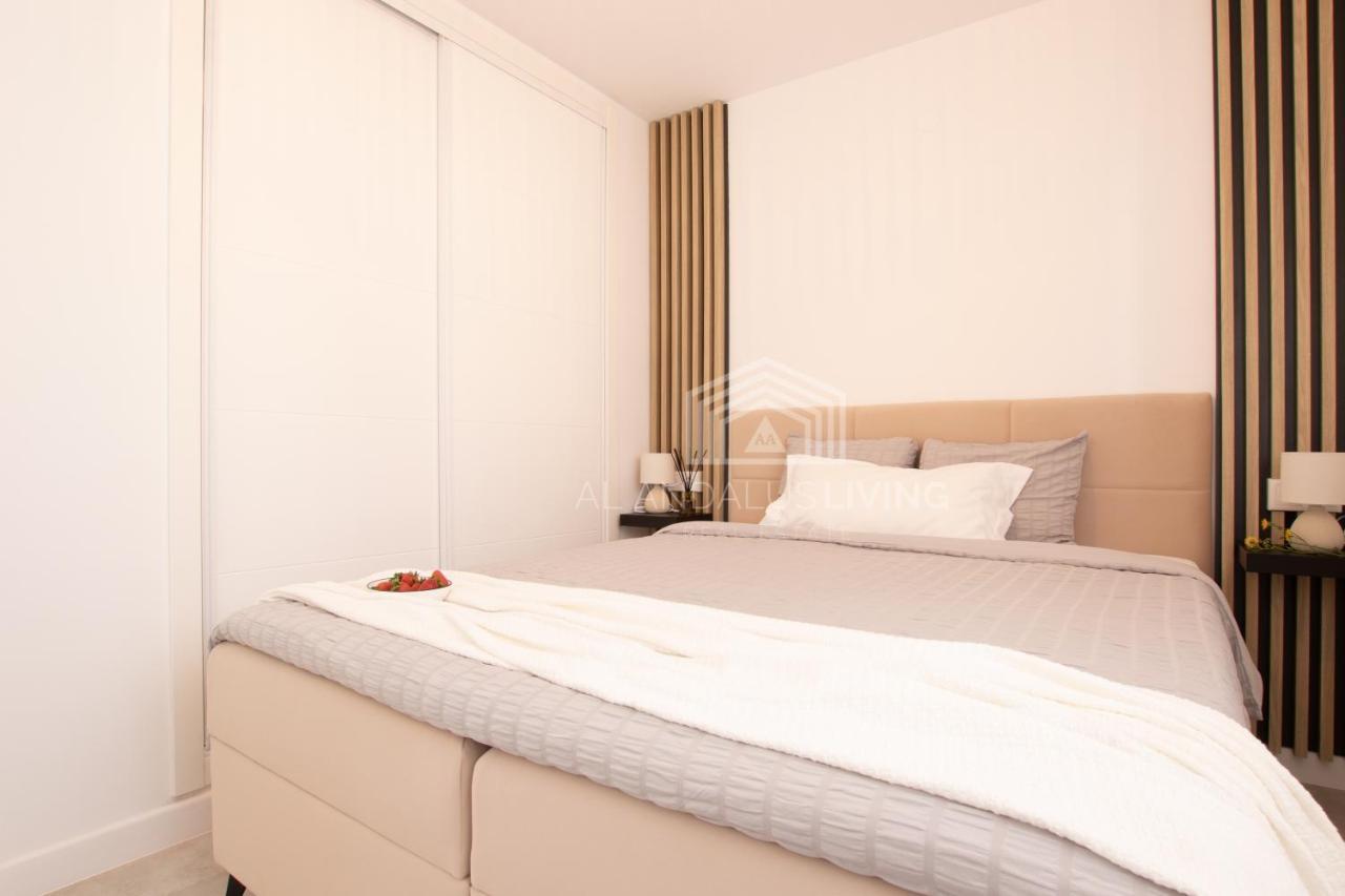 דירות מאלגה Panoramic Sea Views And Direct Access To The Beach From The Community In Torrenueva מראה חיצוני תמונה